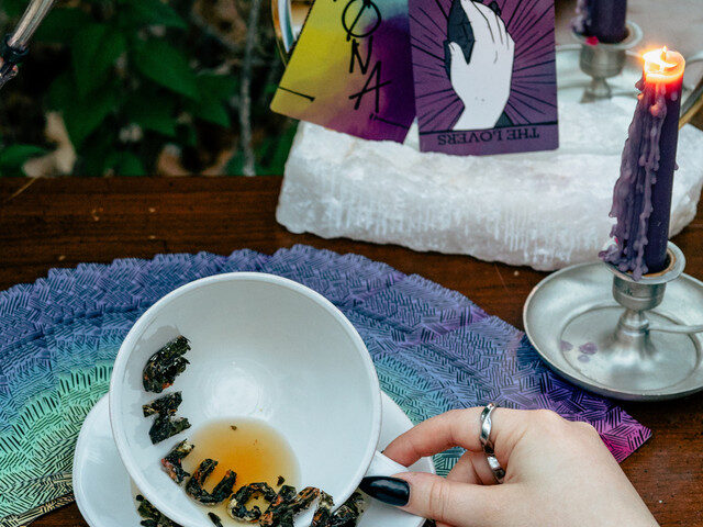 MØNA Turns Dating Disasters into Dreamy Electropop on “unlucky”